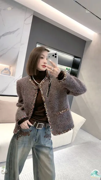 熙薇【密镶漫迹】2025冬季新款休闲重工小香羽绒外套H6751