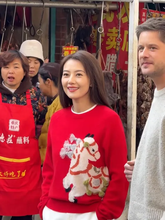 高圆圆同款立体手工小马装饰毛衣显瘦百搭套头加厚红色毛衣