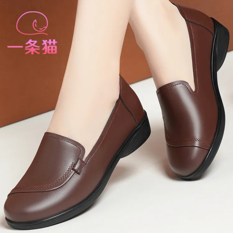 妈妈鞋皮鞋女中老年女鞋软底防滑平底单鞋百搭春秋款不累脚女士鞋