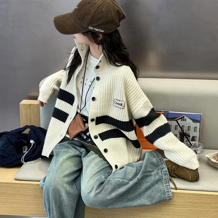 韩系翻领撞色条纹针织开衫女童秋冬新款时尚单排扣慵懒风毛衣外套
