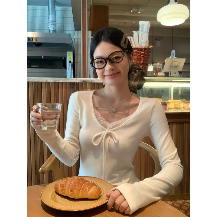 Y5362米白色蕾丝V领内搭加厚打底衫t恤女秋冬修身百搭长袖上衣潮