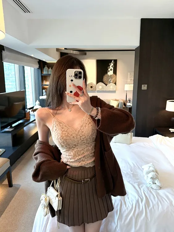 草莓酱保暖蕾丝美背吊带性感V领带胸垫内衣磨毛打底背心内搭上衣