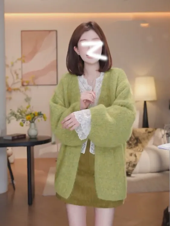 秋季一整套女装2025新款韩版灯笼袖针织开衫蕾丝打底衫短裙三件套