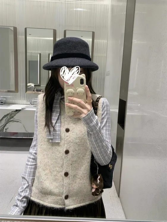 格纹飘带领长袖打底软糯彩点马甲套装