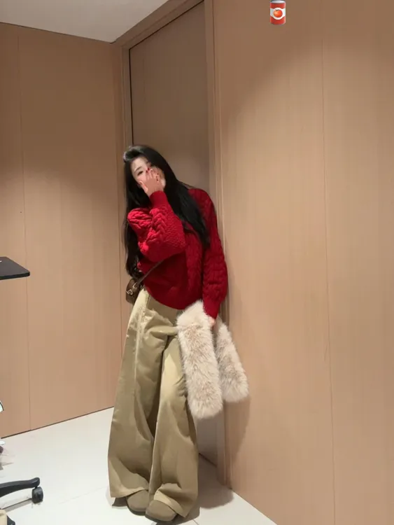 2025超火穿搭一整套休闲冬季套装女圆领麻花毛衣高腰阔腿裤两件套