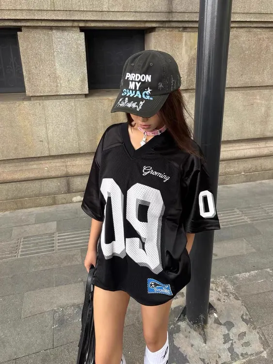 美式复古v领短袖女夏季撞色字母球衣tee设计感半袖t恤运动风上衣