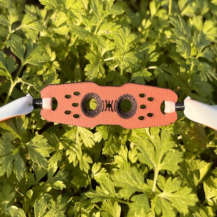 京弓皮兜，弹弓皮兜，棕色弹弓透风竞技锅底定位皮兜1.8厚 