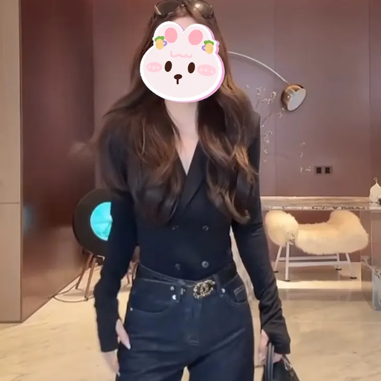 2025秋季新款法式双排扣酷飒风气质西装女修身显瘦高级感V领上衣