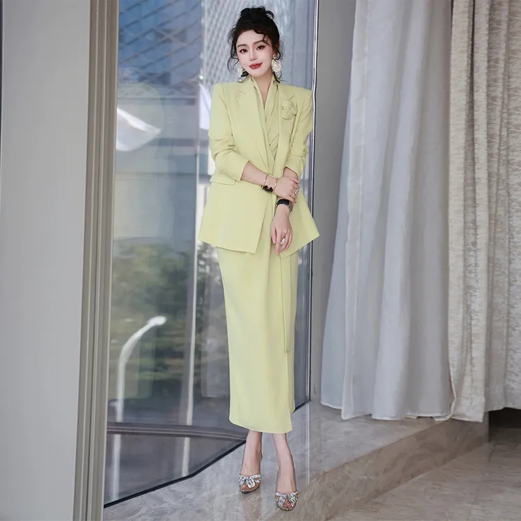 轻奢优雅职业女装高级感订花宽松西服挂脖连衣裙气质时尚两件套