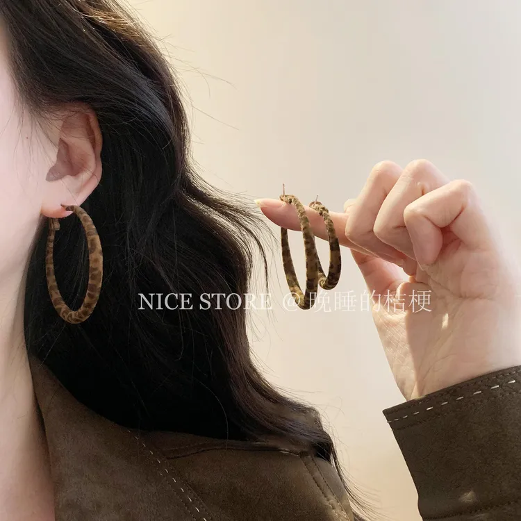 合金耳饰 晚睡的桔梗「豹豹」秋冬轻奢植绒耳圈气质港风耳环耳饰