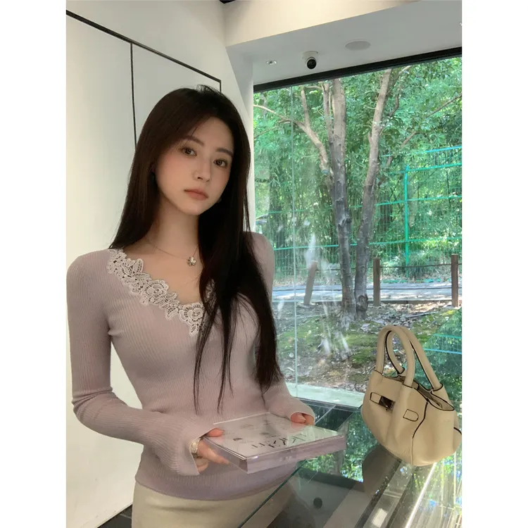 ADA MISS蕾丝拼接V领长袖全羊毛修身内搭打底衫针织上衣女秋新款