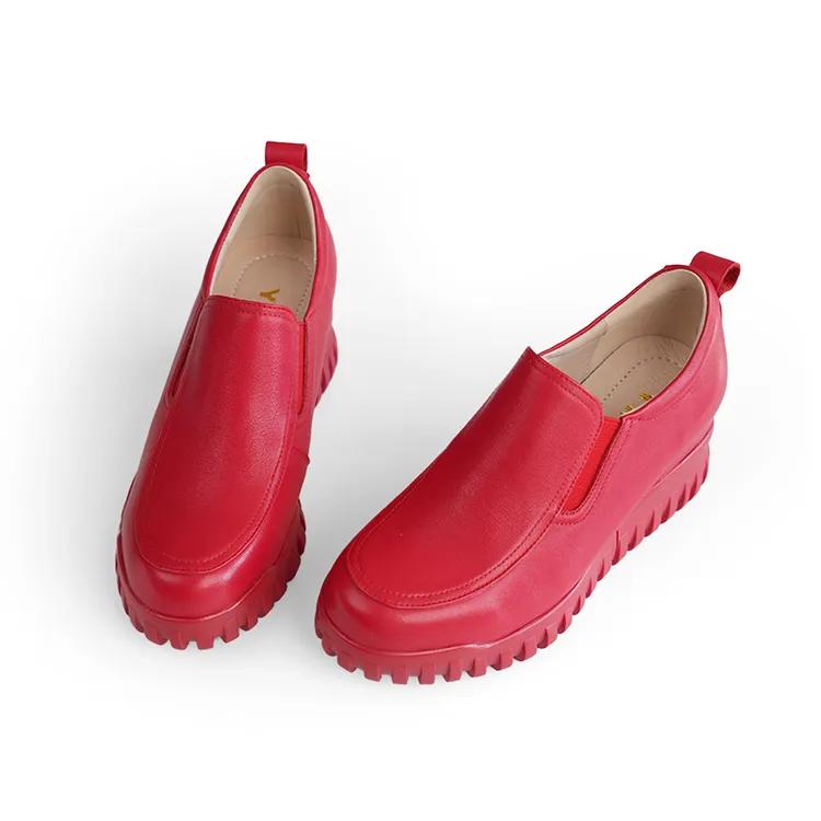 真皮休闲百搭女单鞋内增高软底套筒休闲风红色妈妈鞋2025春秋新款