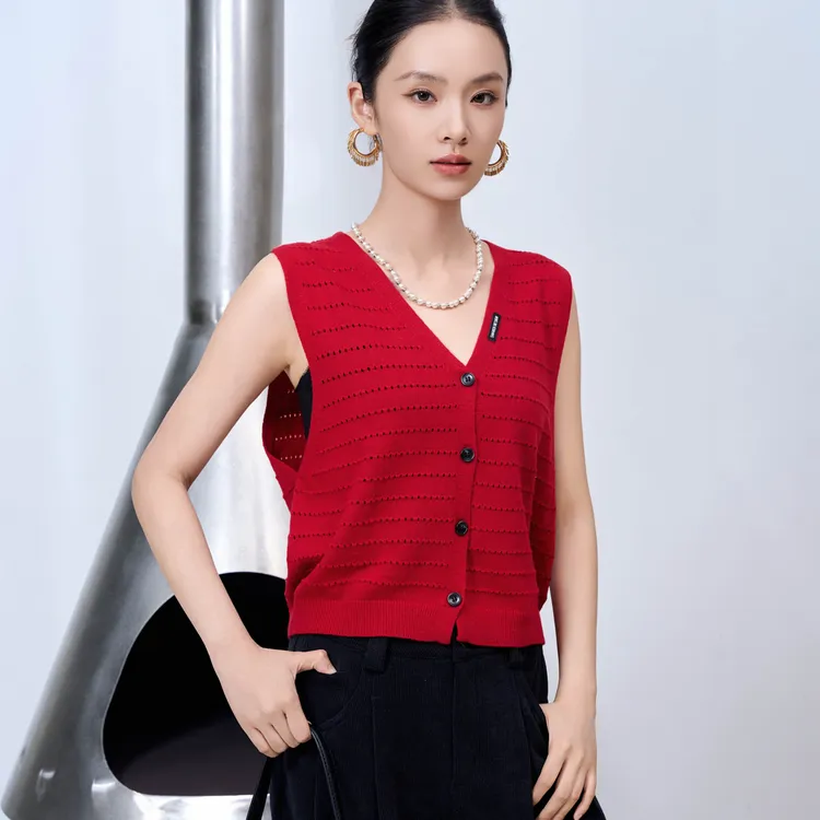 俪妍【LIVELY·YAN】25秋季款马甲70272短款针织气质时尚红色马夹