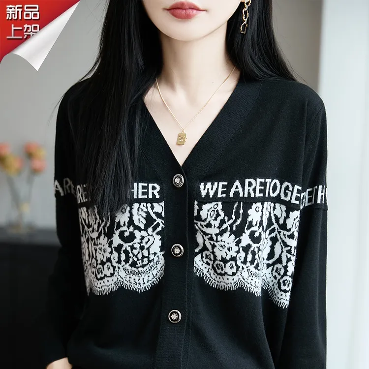 哥弟阿玛施官方秋季V领黑白撞色提花针织衫洋气百搭减龄女士上衣