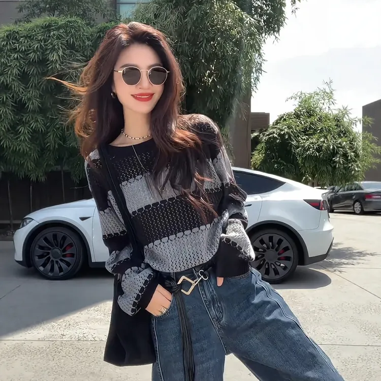 韩系灰色条纹镂空针织衫毛衣女早秋小个子穿搭设计感短款长袖上衣