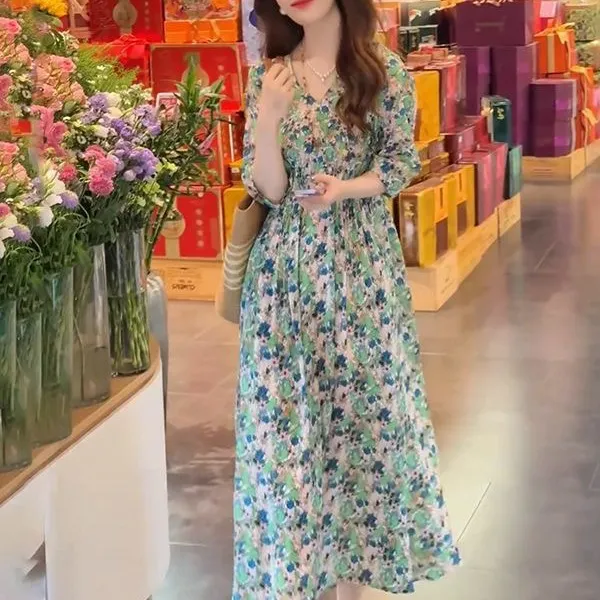 夏季新款气质时尚慵懒法式连衣裙女2025年宽松显瘦碎花温柔风裙子