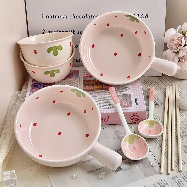 小草莓奶油风碗一人食餐具饭碗ins汤碗泡面碗手柄碗家用陶瓷碗