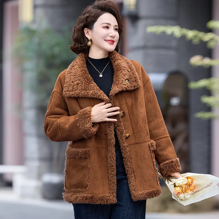 妈妈冬装皮毛一体外套保暖大衣2025新款中老年人两面穿秋冬上衣服