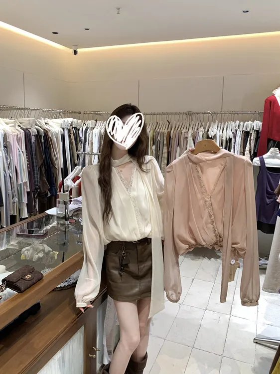 蕾丝拼接设计飘带V领上衣女秋贵气感轻奢名媛宽松长袖衬衫00265