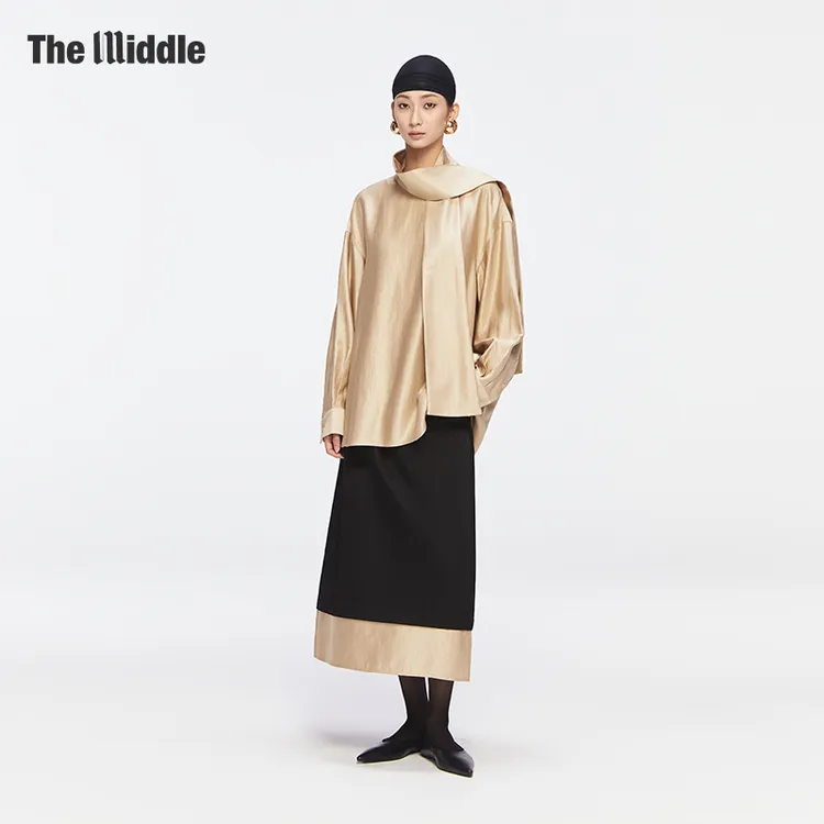 The Middle长袖围巾领金色流动衬衫 黑色光泽感金边长裙 秋季新品