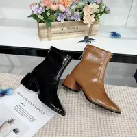 20677   新款时尚靴子女时尚粗跟方头气质短靴