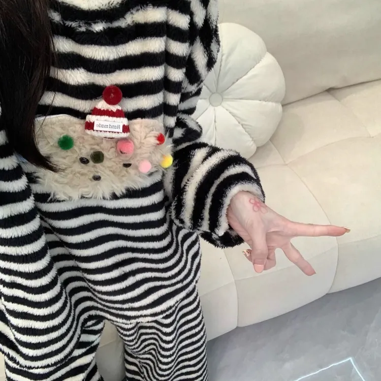 睡衣女秋冬季2025新款长毛绒条纹圣诞小狗加绒加厚保暖家居服套装
