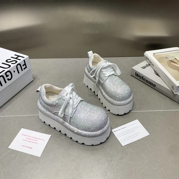 水钻满钻满天星大头卡皮巴拉系带休闲板鞋单鞋厚底乐福鞋