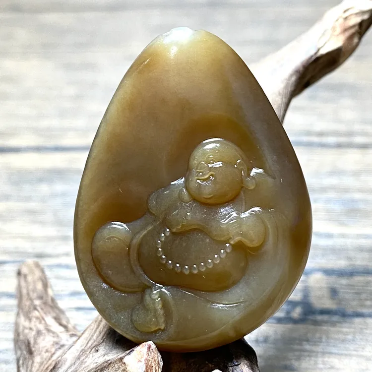 新疆和田玉且末糖《弥勒佛》吊坠尺寸：48/36/10.8mm