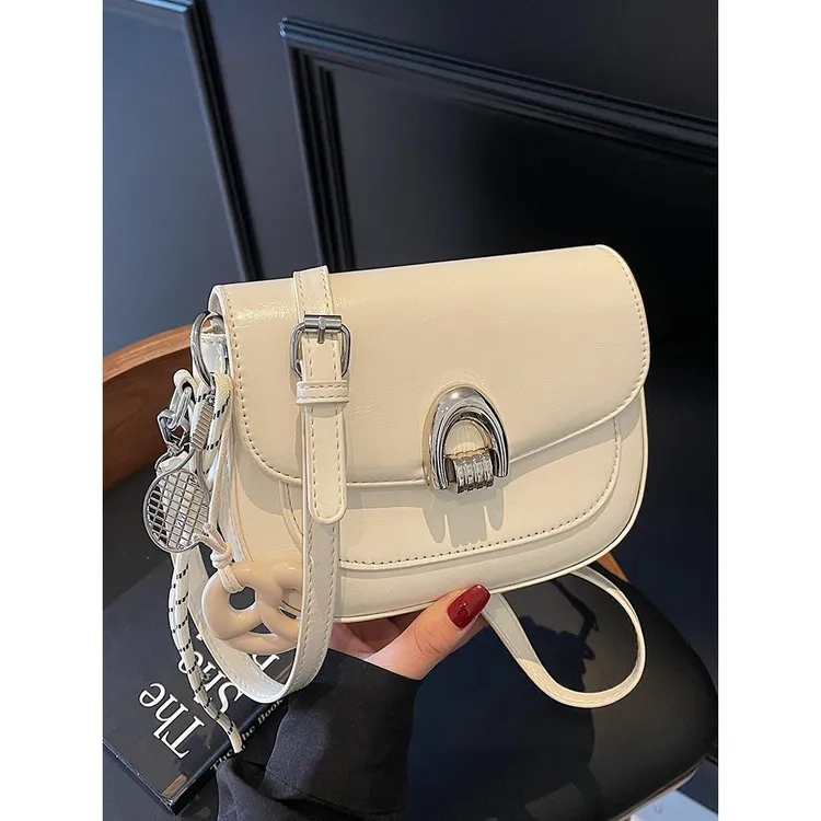 小众高级感马鞍包包女2024新款冬季时尚质感通勤包百搭单肩斜挎包