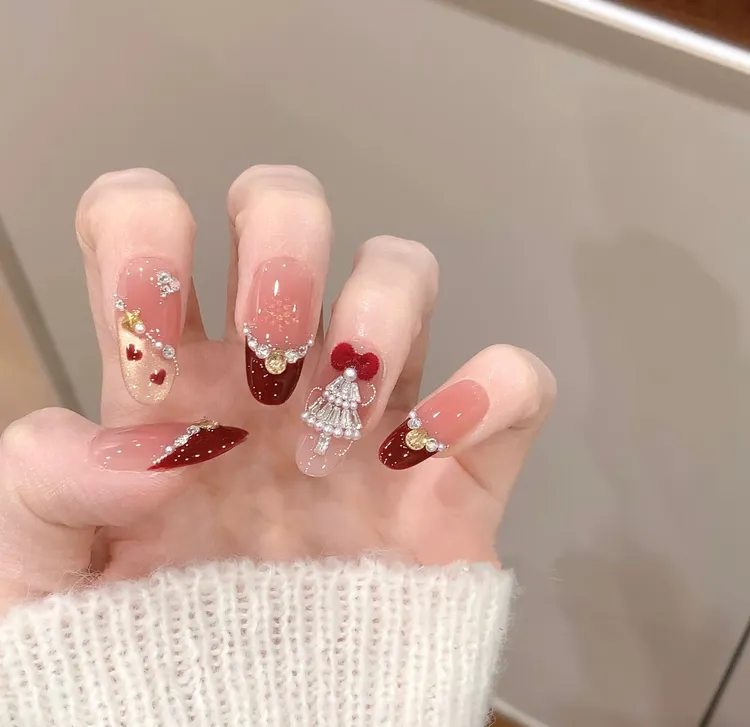 【丝绒圣诞】纯手工穿戴甲轻奢圣诞款高级显白纯手作美甲片10片装