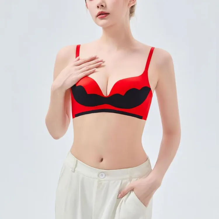 小胸聚拢提拉文胸