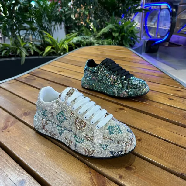 水钻增高2025-1透气拼色纯色休闲板鞋刺绣平底潮流印花休闲鞋