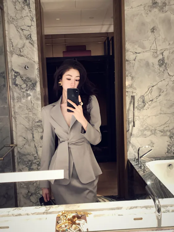 金南一  秋季气质收腰修身设计感包臀半裙西装套装