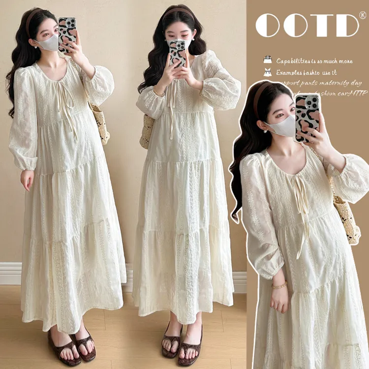 孕妇装2025秋季新款韩版时尚重工刺绣圆领减龄气质显瘦孕妇连衣裙