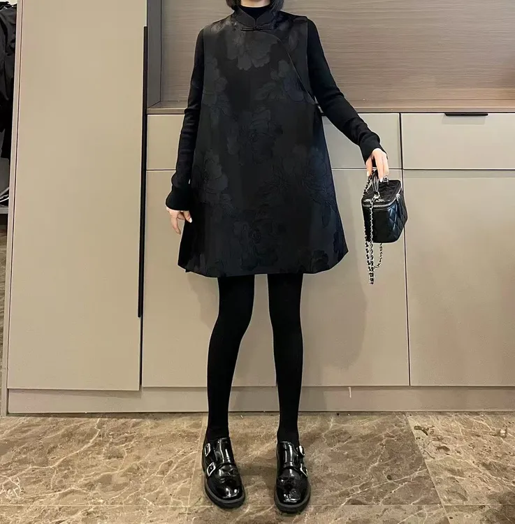 米可/MK-3323ZJ【醋酸缎面提花盘扣连衣裙】时尚冬季新款连衣裙