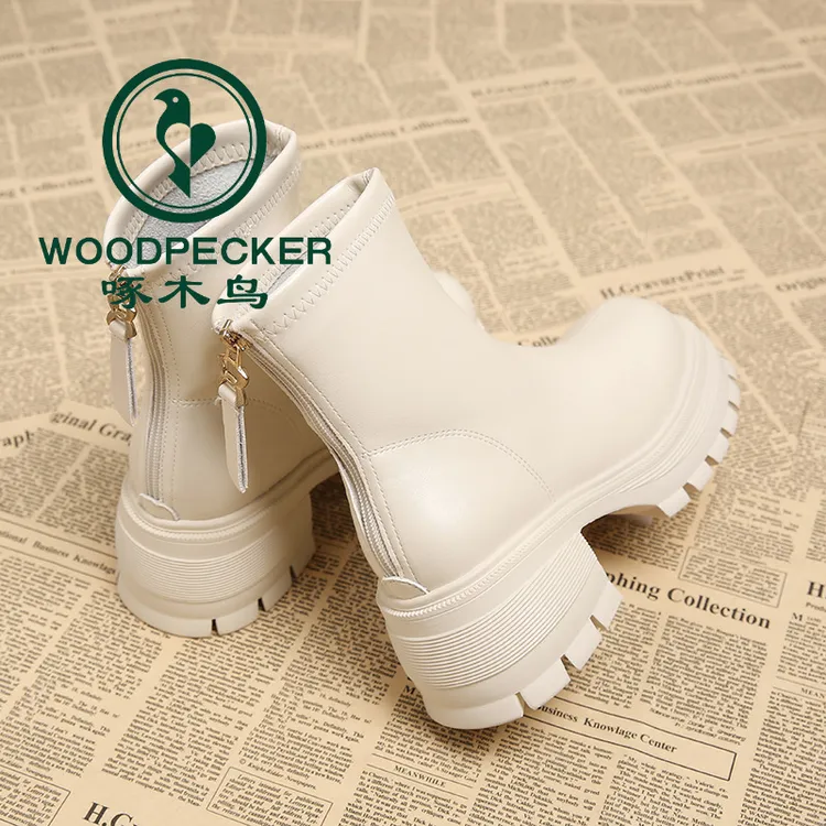啄木鸟白色短靴女款2025新款春秋单靴厚底高跟瘦瘦女鞋英伦马丁靴
