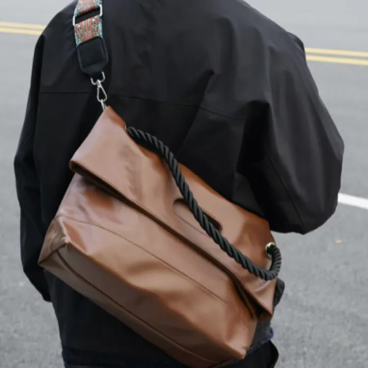 黑色托特大包高级感个性通勤包健身包百搭肩包男生男款包包男包