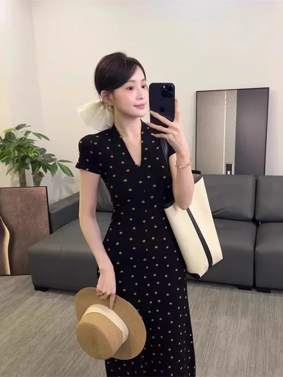 【OS&oneshow】夏季修身显瘦纯欲黑色连衣裙法式星星包臀连衣裙女