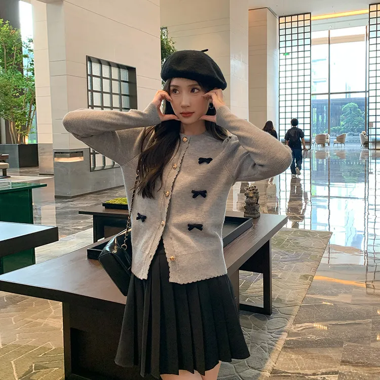 奢姿2025秋季新款大码女装圆领休闲上衣胖妹妹蝴蝶结减龄针织开衫