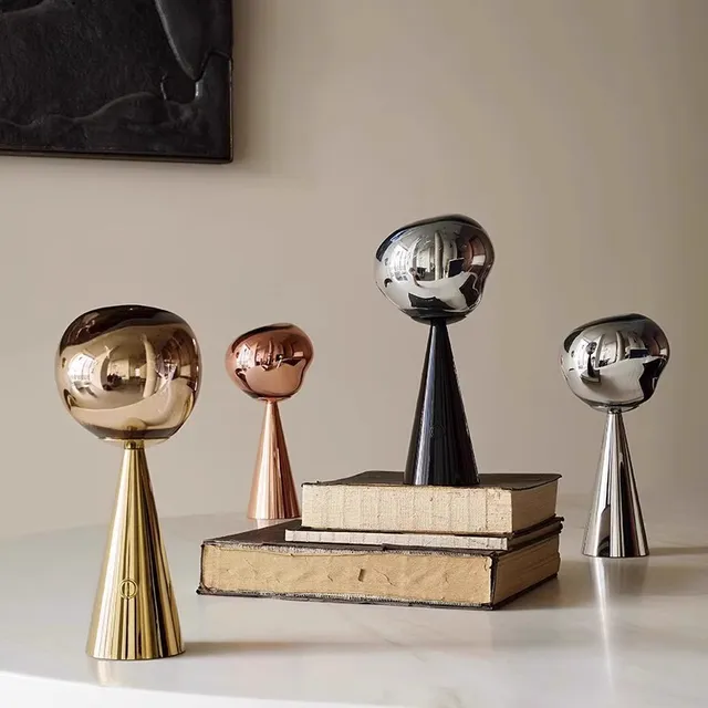 充电火山熔岩迷你小台灯北欧设计师创意个性客厅卧室床头装饰灯具