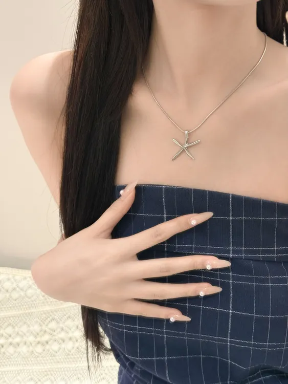 钛钢项链 立体海星吊坠项链女百搭小众锁骨链ins冷淡风甜酷颈链