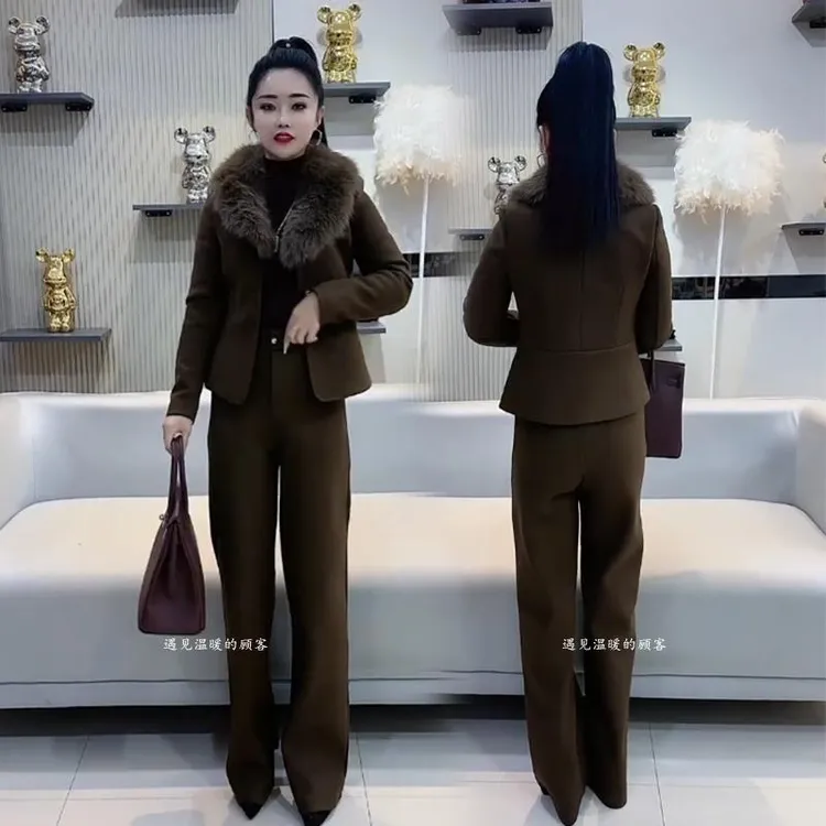 .时尚套装女2025冬季新款大毛领加加厚外套高腰显瘦直筒裤两件套.