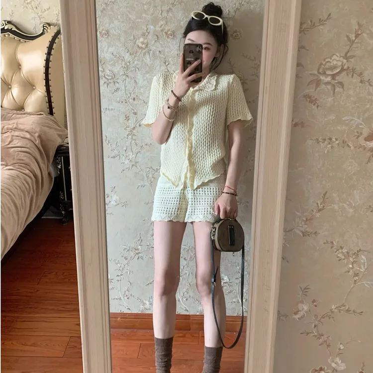 法式慵懒度假风镂空温柔设计感短袖上衣女夏季休闲百搭短裤子套装
