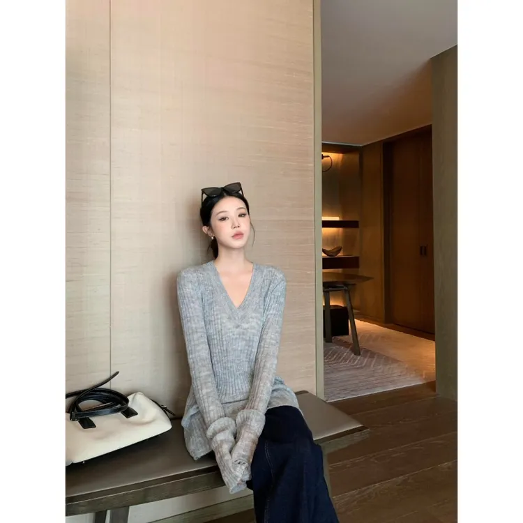 韩系慵懒风V领坑条长袖针织衫女装2025秋冬新款软糯舒适显瘦上衣
