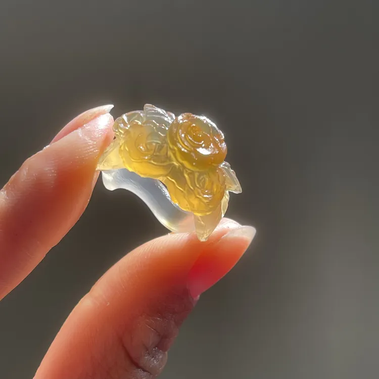 玛瑙雕花戒指手工雕刻戒指牡丹花自然光实拍磨砂质地16mm内径