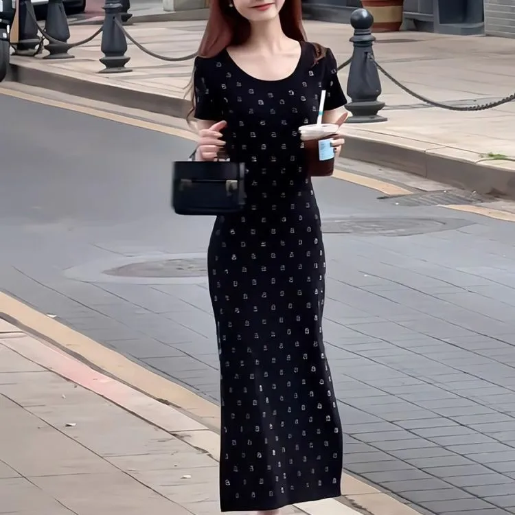 大婷婷2025新款纯欲钻钻收腰短袖时尚显瘦开叉连衣裙DT0130