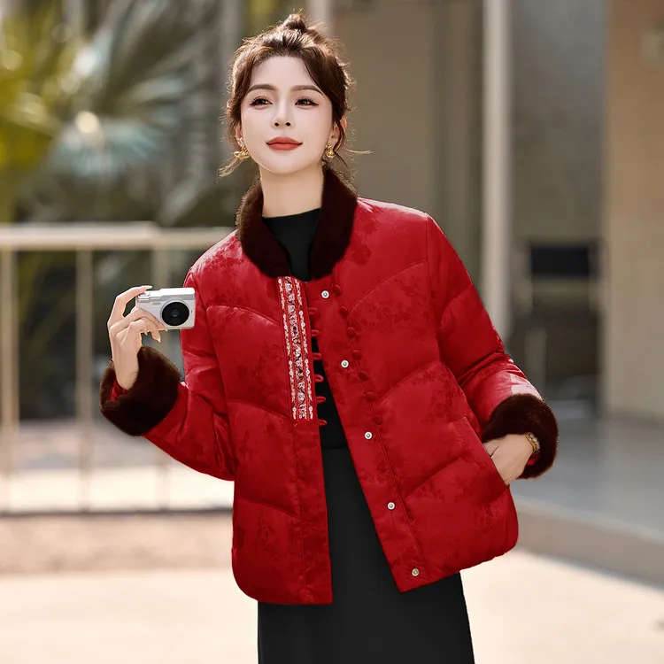 新中式国风短款羽绒服女装2025冬季新爆款新年好运红妈妈高级外套