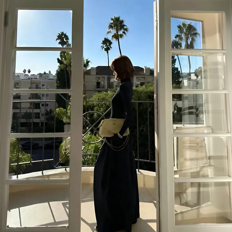 法式赫本风气质高领针织百搭连衣裙秋季修身收腰黑色显瘦内搭长裙