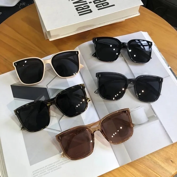 经典款墨镜女潮韩版网红偏光太阳眼镜男防紫外线ins显瘦