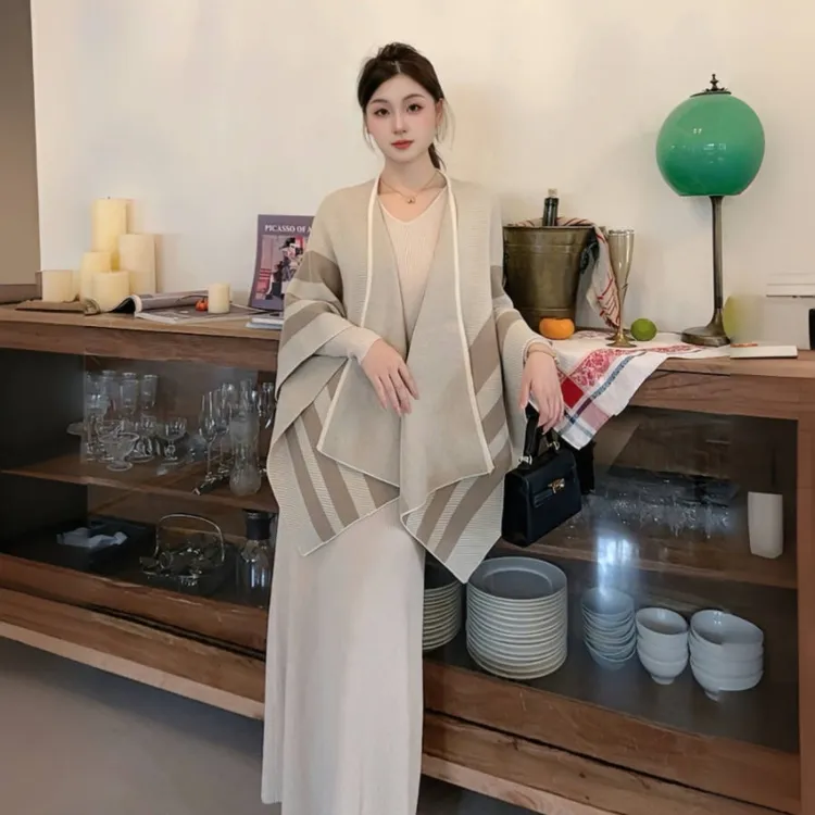 2025秋季新款名媛风高级感外搭气质条纹撞色披肩女时尚空调房披风